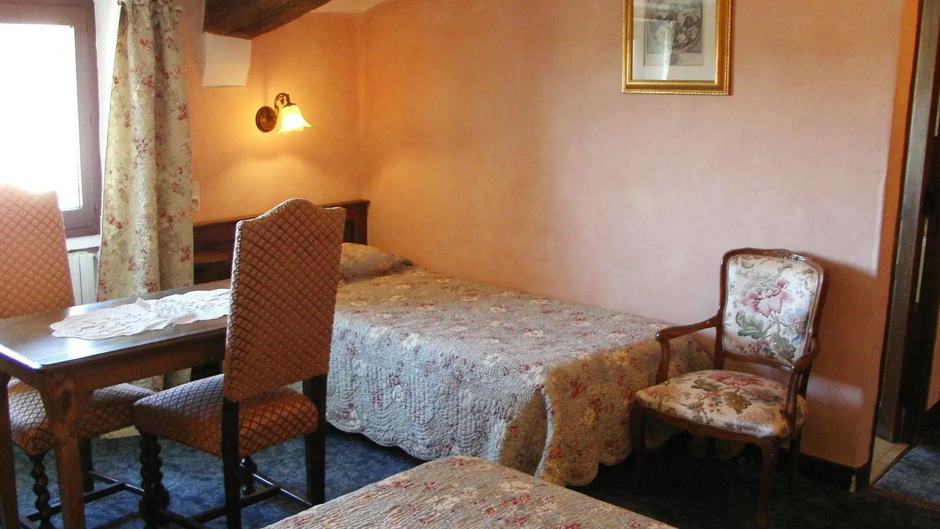 Hostellerie Le Beffroi Vaison-la-Romaine 3*,  France